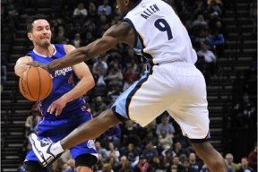 爱游戏-包含Rookie在雄鹿比赛中突破纪录，精彩发挥引发热议！的词条