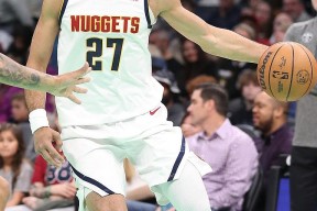 爱游戏体育-包含穆雷回归赛场，大胜首场状态亮眼，雄鹿观众沸腾！的词条